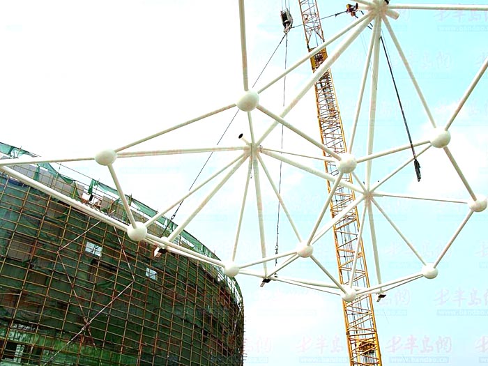 玉林体育馆网架安装